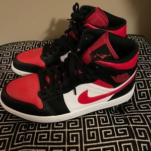 Air Jordan 1 Mid
